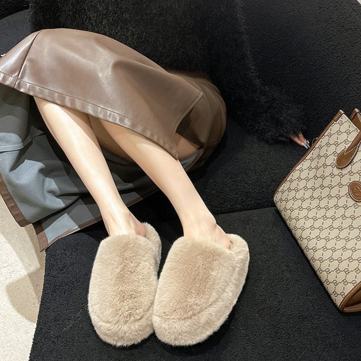 Fuzzy Round Toe Faux Fur Slippers
