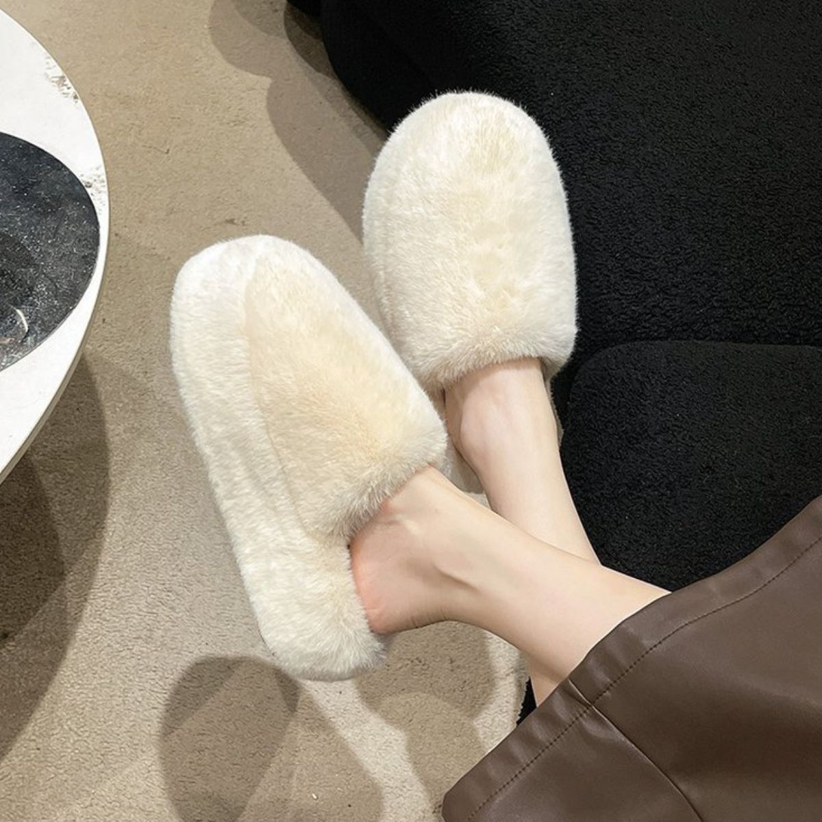 Fuzzy Round Toe Faux Fur Slippers
