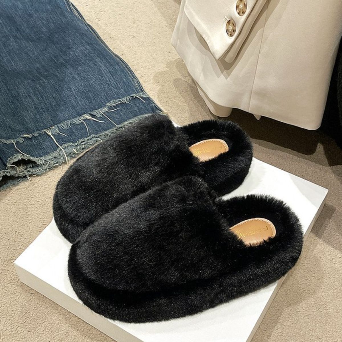Fuzzy Round Toe Faux Fur Slippers