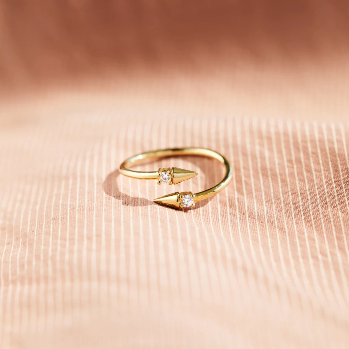 Double Arrow Ring